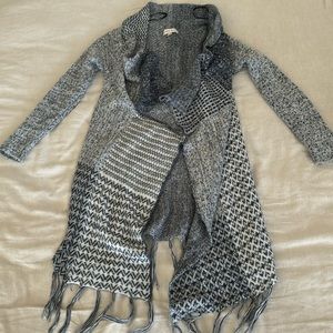 Blue and white patterened waterfall cardigan with fringe sz s